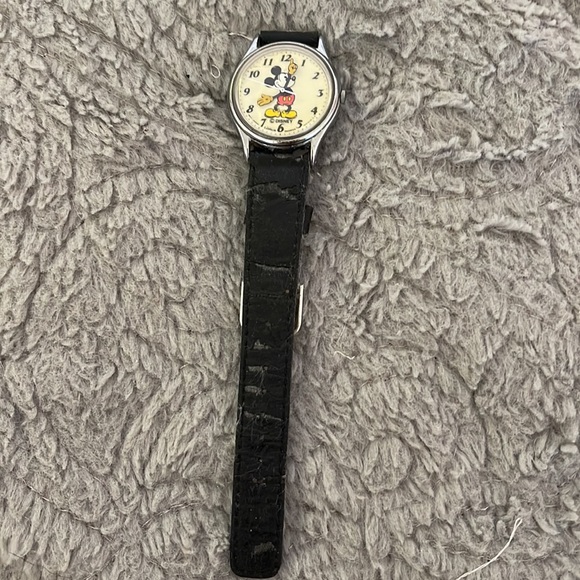 Rare & Collectible Lorus Quartz Mickey Mouse Watch - Picture 5 of 6